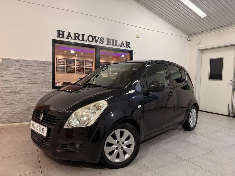Svart Begagnad 2010 Suzuki Splash GLS Halvkombi | 39 900 kr (Marknadspris) - Bild 1/4