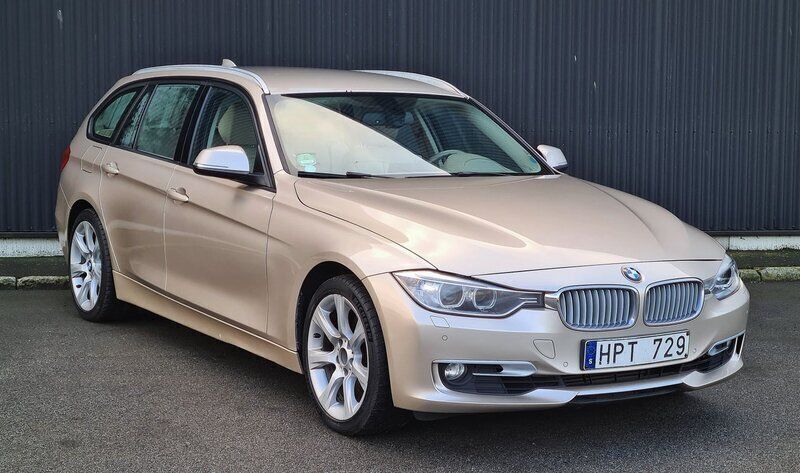 Silver Begagnad 2013 BMW 330 Kombi | 159 900 kr (Marknadspris) - Bild 1/4