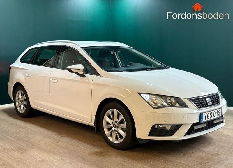 Vit Begagnad 2020 Seat Leon ST Style Kombi | 164 800 kr (Marknadspris) - Bild 1/4