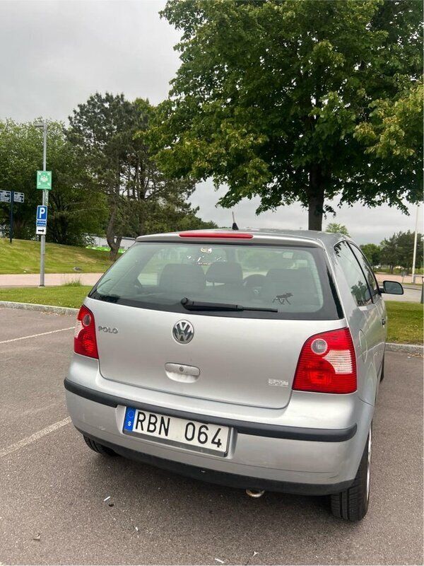 Silver Begagnad 2005 VW Polo Basis Halvkombi | 19 500 kr - Bild 1/4