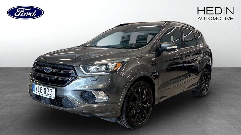 Grå (grey) Begagnad 2017 Ford Kuga ST-Line SUV | 159 900 kr (Marknadspris) - Bild 1/4