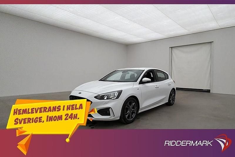 Vit Begagnad 2018 Ford Focus ST-Line Halvkombi | 139 800 kr (Marknadspris) - Bild 1/3