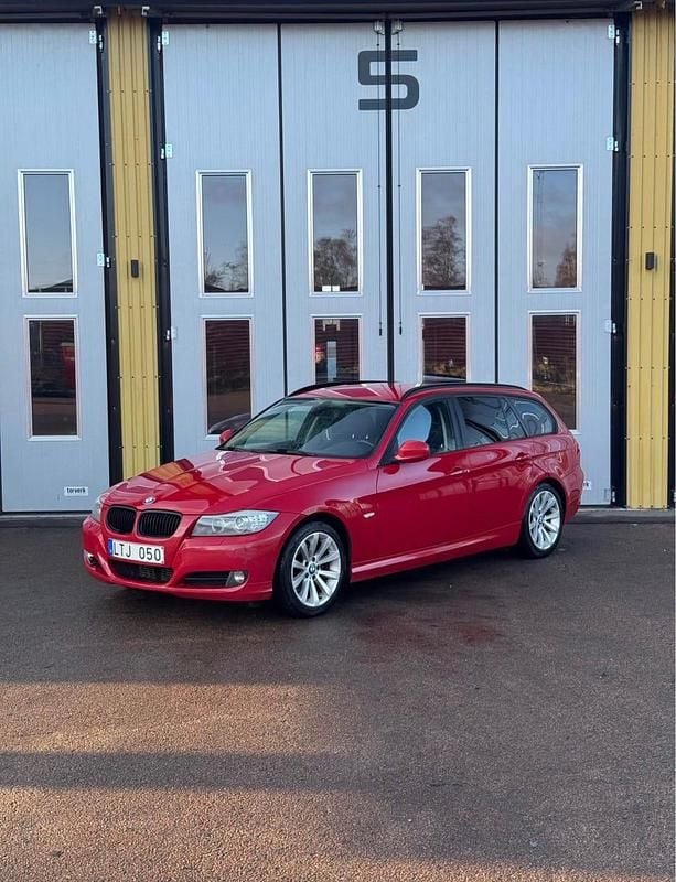 Begagnad 2011 BMW 318 | 64 999 kr (Marknadspris) - Bild 1/4