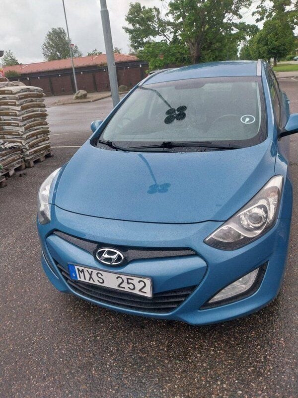 Blå Begagnad 2013 Hyundai i30 Kombi | 59 000 kr (Marknadspris) - Bild 1/3