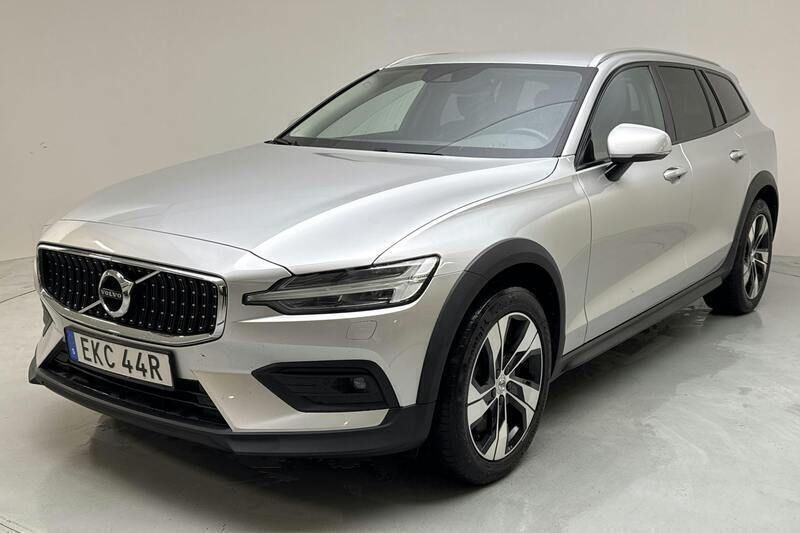 Silver Begagnad 2021 Volvo V60 CC Kombi | 255 000 kr (Bra pris) - Bild 1/4