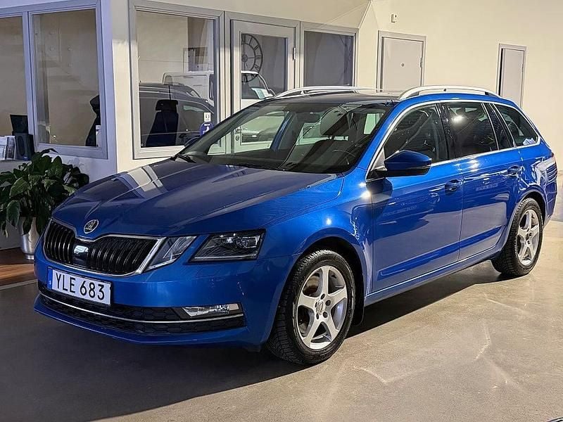 Begagnad Skoda Octavia Style 180 HK (132 kW) 2017 Blå Kombi