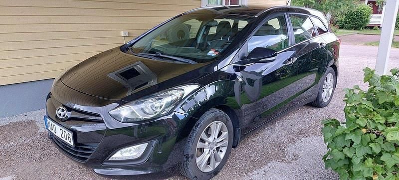 Svart Begagnad 2013 Hyundai i30 Kombi | 54 000 kr (Marknadspris) - Bild 1/4