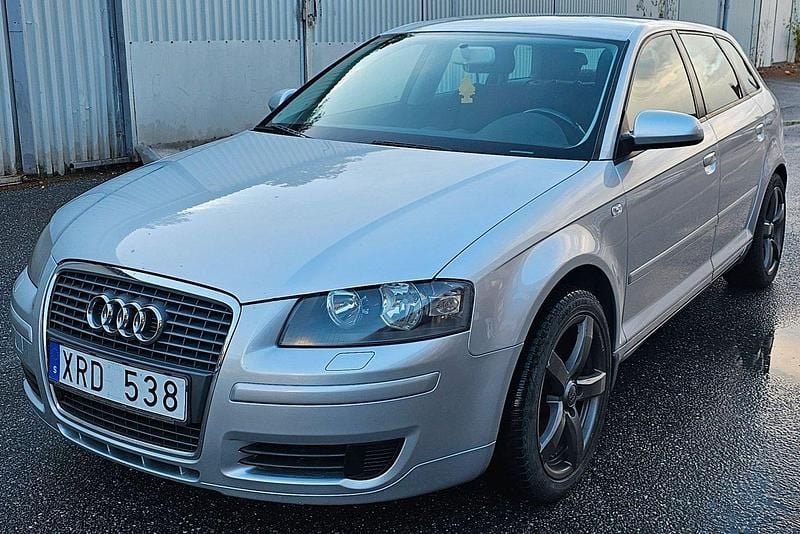 Silver Begagnad 2006 Audi A3 Sportback Comfort Halvkombi | 39 900 kr (Marknadspris) - Bild 1/4