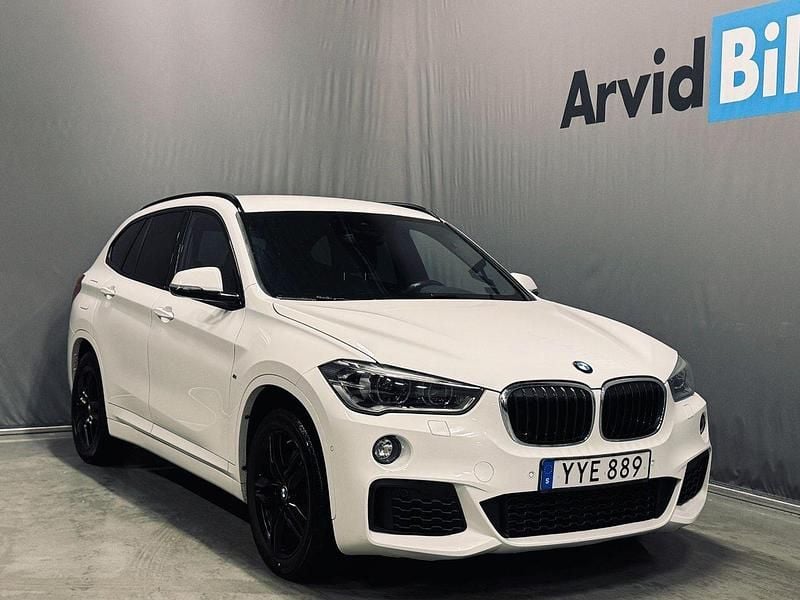 Vit Begagnad 2018 BMW X1 M Sport SUV | 287 700 kr (Lite dyr) - Bild 1/3