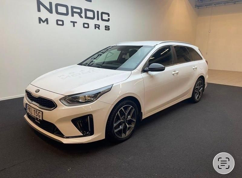 Begagnad Kia Ceed GT-Line 160 HK (117 kW) 2021 Vit Halvkombi