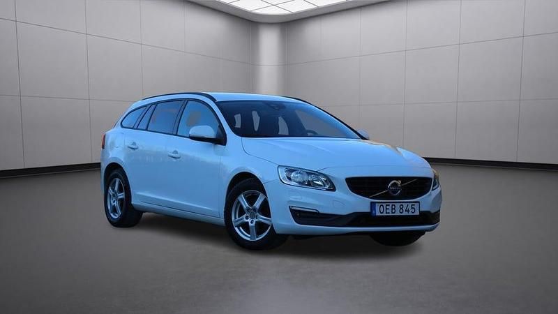 Vit Begagnad 2016 Volvo V60 Kinetic Kombi | 184 900 kr (Marknadspris) - Bild 1/4