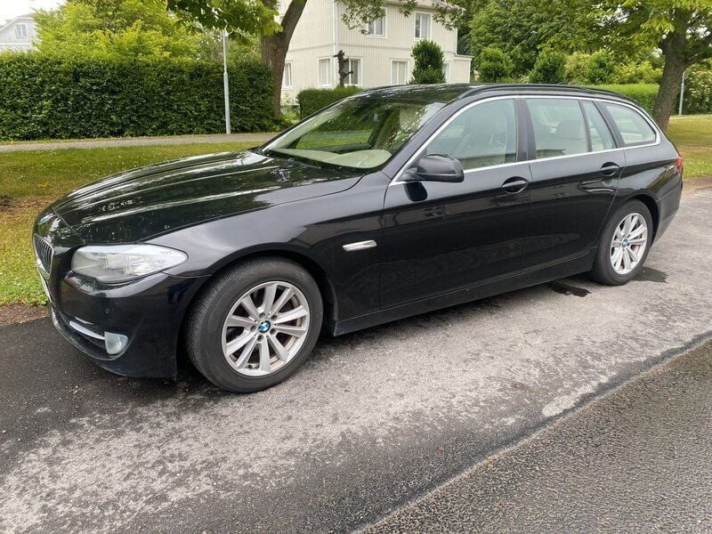 Svart Begagnad 2013 BMW 520 Kombi | 99 500 kr (Bra pris) - Bild 1/4