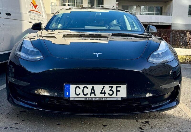 Svart Begagnad 2019 Tesla Model 3 Long Range Sedan | 225 000 kr (Marknadspris) - Bild 1/4