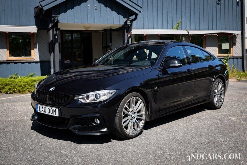 Svart Begagnad 2016 BMW 440 Luxury Line Sportkupé | 299 901 kr (Superpris) - Bild 1/4