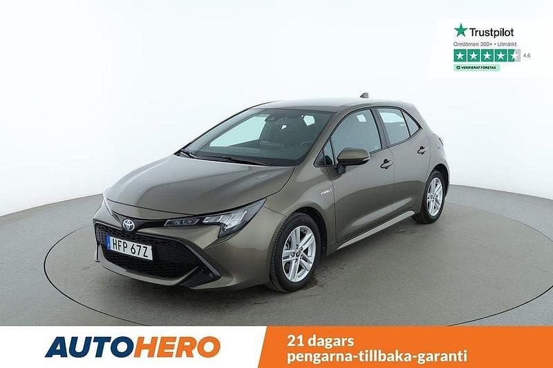 Grön Begagnad 2020 Toyota Corolla Hybrid Active Halvkombi | 250 000 kr (Marknadspris) - Bild 1/4