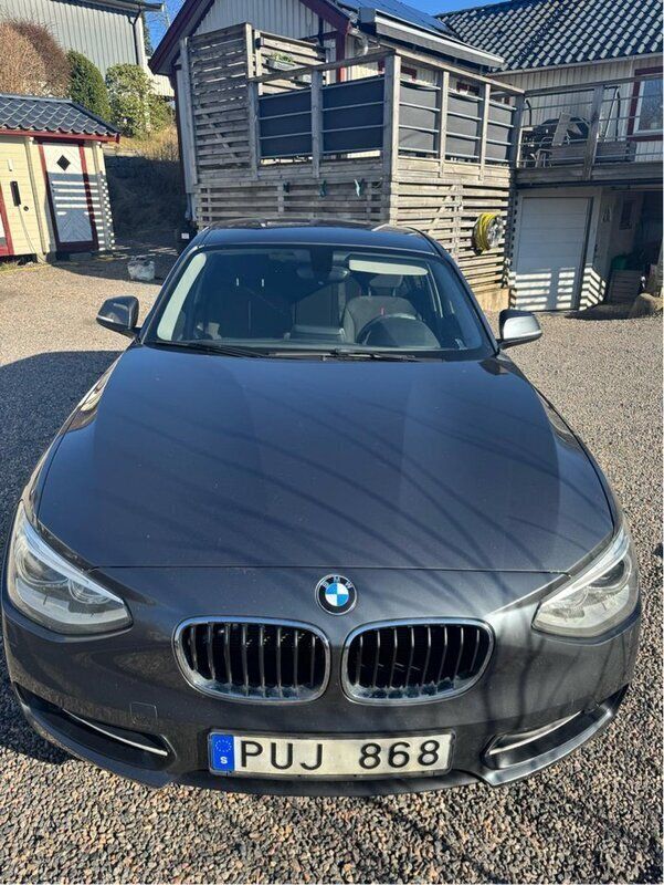 Grå Begagnad 2013 BMW 118 Sport Line Halvkombi | 87 000 kr (Marknadspris) - Bild 1/4