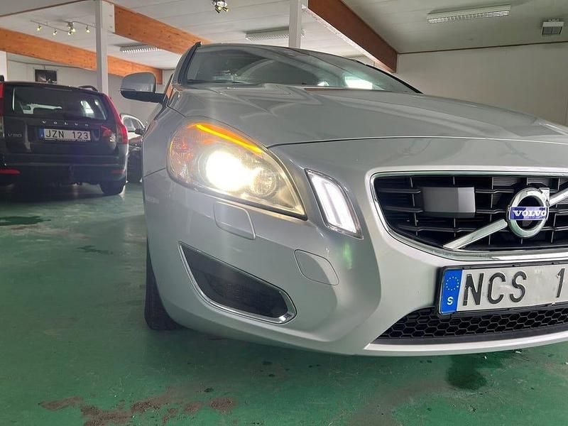 Begagnad Volvo V60 Momentum 116 HK (85 kW) 2012 Grå Kombi
