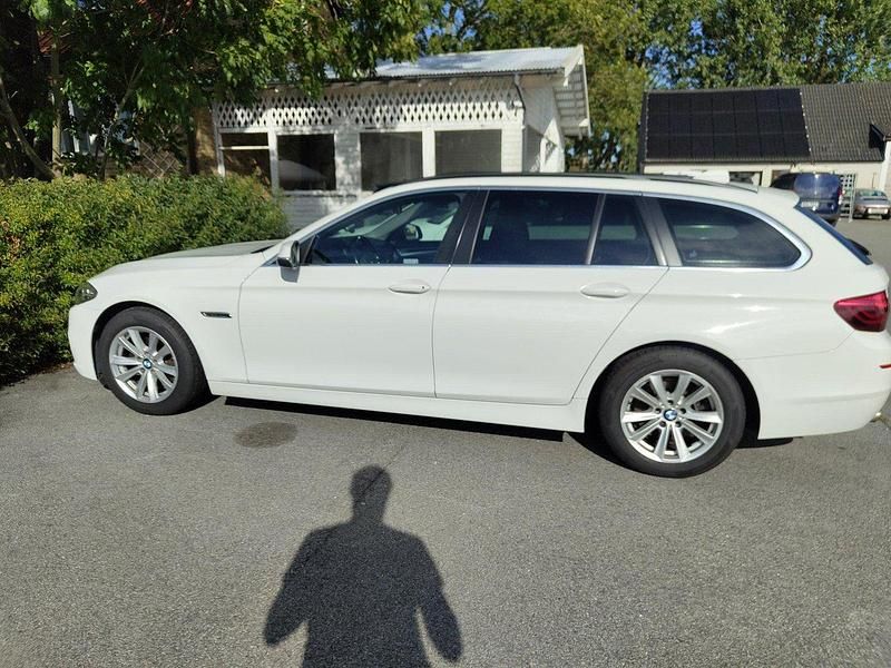 Vit Begagnad 2017 BMW 520 Kombi | 170 000 kr (Superpris) - Bild 1/4