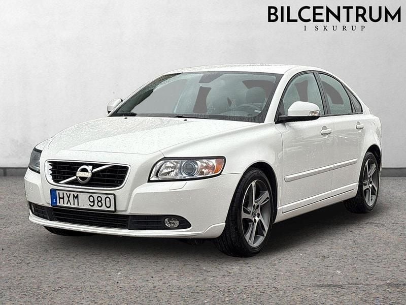 Vit Begagnad 2012 Volvo S40 Momentum Sedan | 49 900 kr (Marknadspris) - Bild 1/4