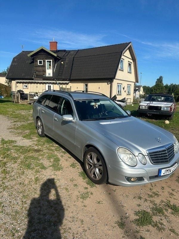 Silver Begagnad 2008 Mercedes E200 Classic Kombi | 52 500 kr (Marknadspris) - Bild 1/4