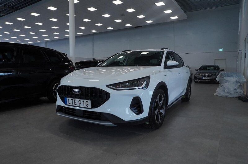 Vit Begagnad 2023 Ford Focus Active Kombi | 229 900 kr (Superpris) - Bild 1/4