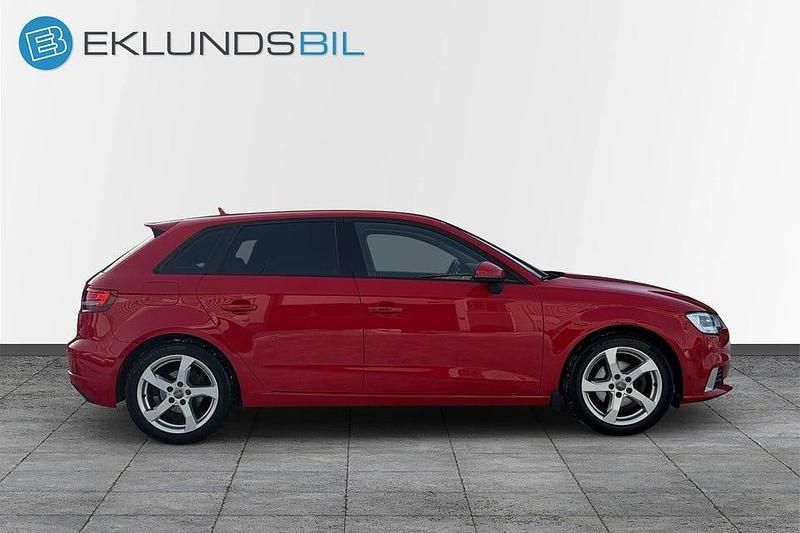 Begagnad Audi A3 Comfort 116 HK (85 kW) 2017 Röd