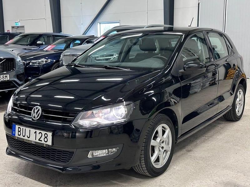 Svart Begagnad 2014 VW Polo Halvkombi | 119 700 kr (Marknadspris) - Bild 1/4