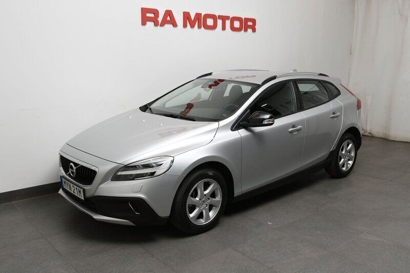 Silver Begagnad 2019 Volvo V40 CC Kinetic Kombi | 199 800 kr (Marknadspris) - Bild 1/3