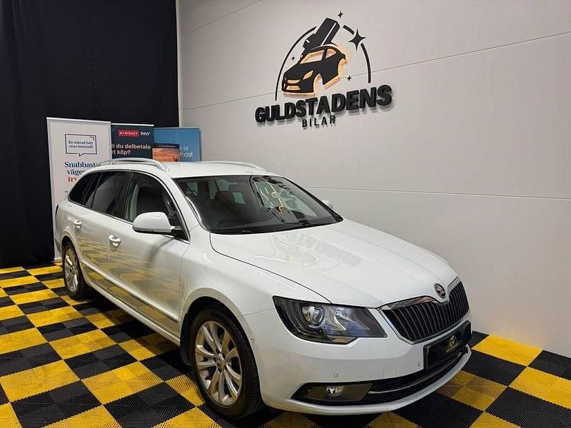 Begagnad Skoda Superb Elegance 170 HK (125 kW) 2015 Vit Kombi