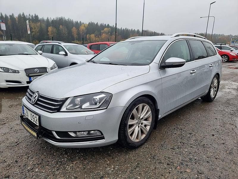 Silver Begagnad 2011 VW Passat Kombi | 45 000 kr (Marknadspris) - Bild 1/4