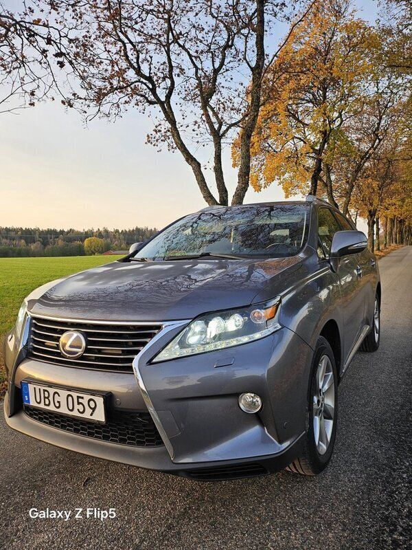 Grå Begagnad 2014 Lexus RX450h Luxury Line SUV | 180 000 kr (Marknadspris) - Bild 1/4