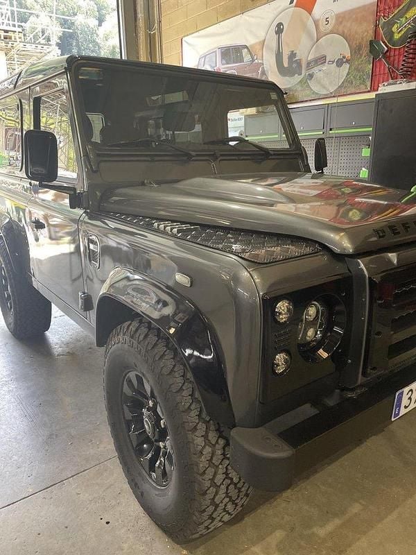 Begagnad Land Rover Defender 123 HK (90 kW) 2010 Corris grey med svarta detaljer och tak SUV