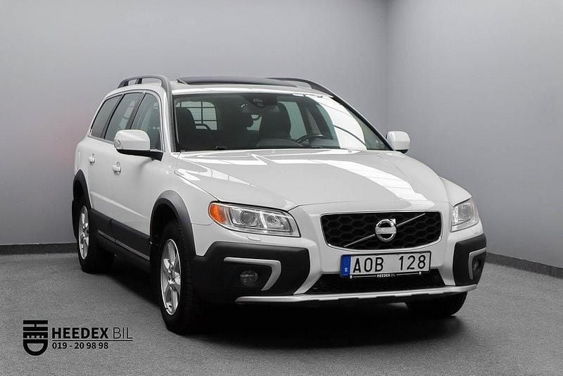 Vit (white solid ice white) Begagnad 2013 Volvo XC70 Momentum Kombi | 124 800 kr (Marknadspris) - Bild 1/4