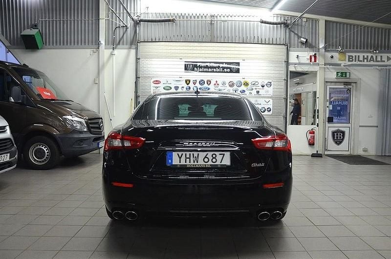Begagnad Maserati Ghibli 275 HK (202 kW) 2014 Svart Sedan