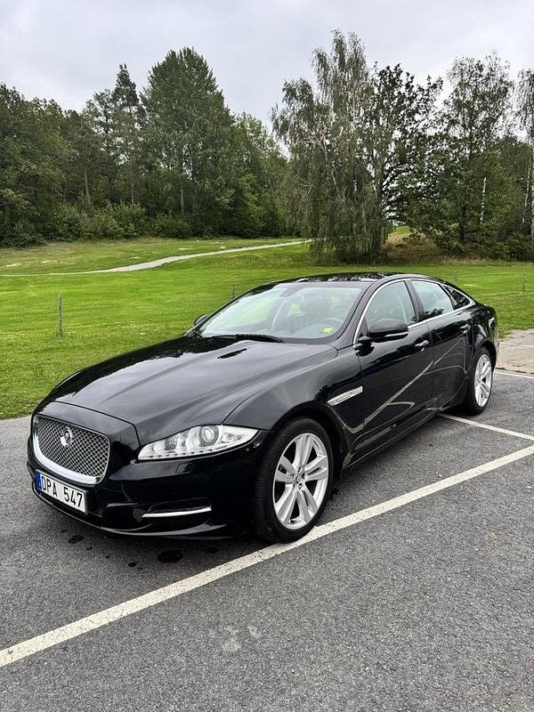 Svart Begagnad 2012 Jaguar XJ Sedan | 185 000 kr (Superpris) - Bild 1/4