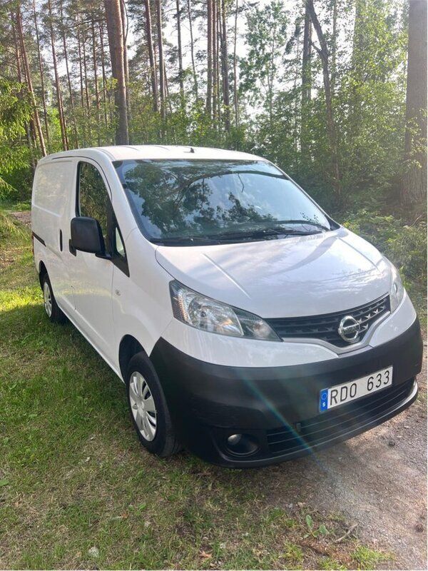 Vit Begagnad 2012 Nissan NV200 Van | 57 000 kr (Lite dyr) - Bild 1/4