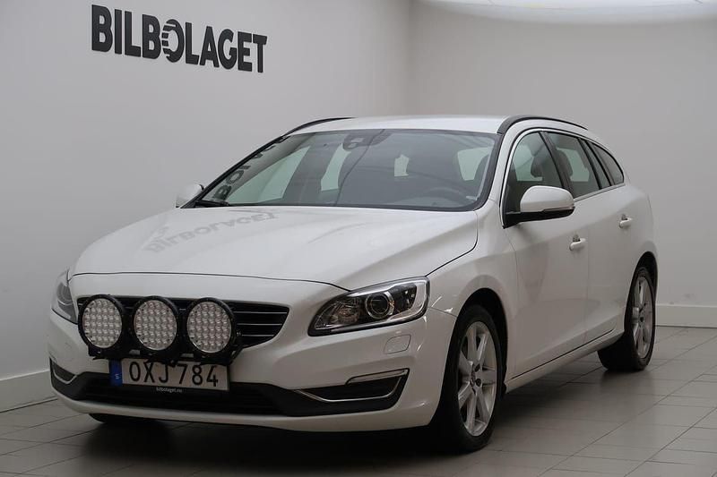 Vit Begagnad 2016 Volvo V60 Business Edition Kombi | 169 800 kr (Marknadspris) - Bild 1/4