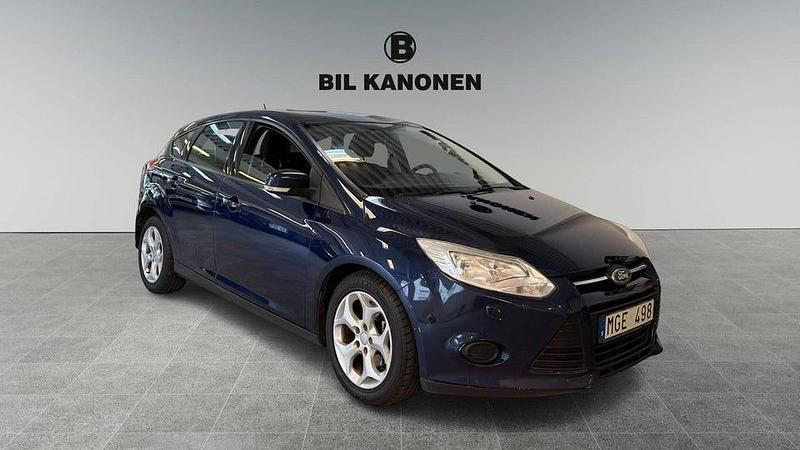 Begagnad Ford Focus Trend 97 HK (71 kW) 2012 Blå Halvkombi
