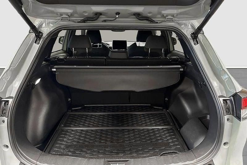 Begagnad Toyota Corolla Cross Style 200 HK (147 kW) 2023 Grön SUV