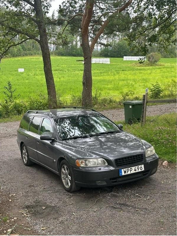 Grå Begagnad 2005 Volvo V70 Kinetic Kombi | 17 000 kr (Bra pris) - Bild 1/4