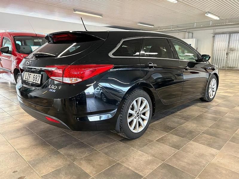 Begagnad Hyundai i40 136 HK (100 kW) 2013 Svart metallic Kombi