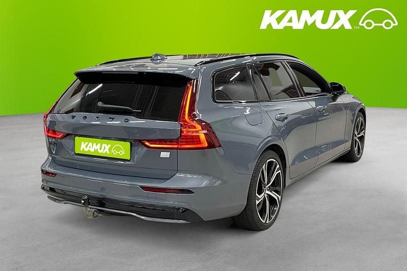 Begagnad Volvo V60 Plus 349 HK (256 kW) 2023 Silver/grå Kombi