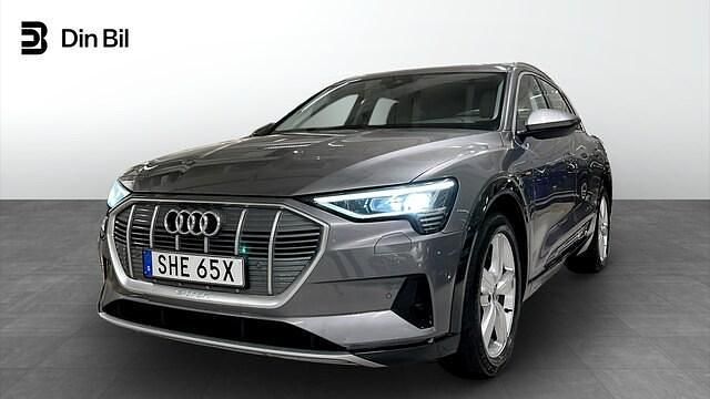 Tyfongrå metallic Begagnad 2022 Audi e-tron Proline SUV | 389 000 kr (Bra pris) - Bild 1/4