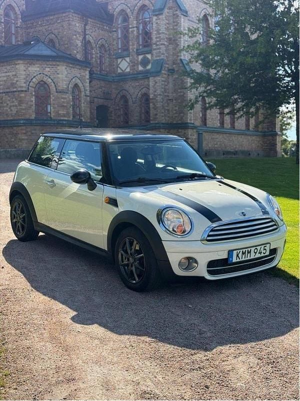 Vit Begagnad 2009 Mini Cooper D Pepper Halvkombi | 53 500 kr (Marknadspris) - Bild 1/4
