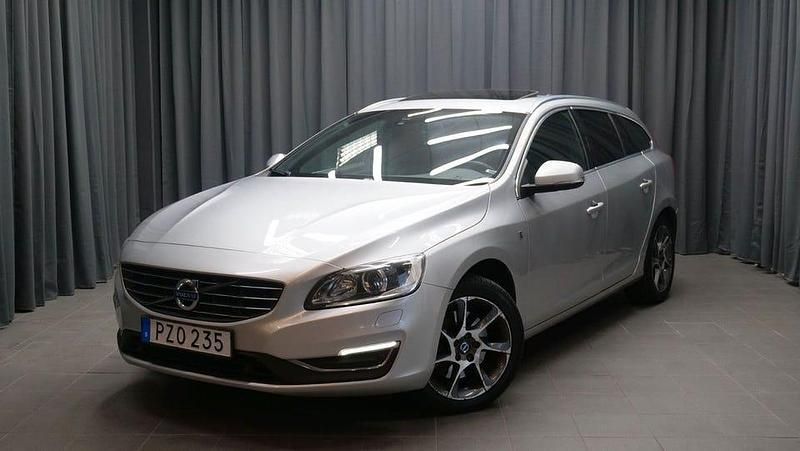 Silver Begagnad 2015 Volvo V60 Ocean Race Kombi | 179 000 kr (Marknadspris) - Bild 1/4
