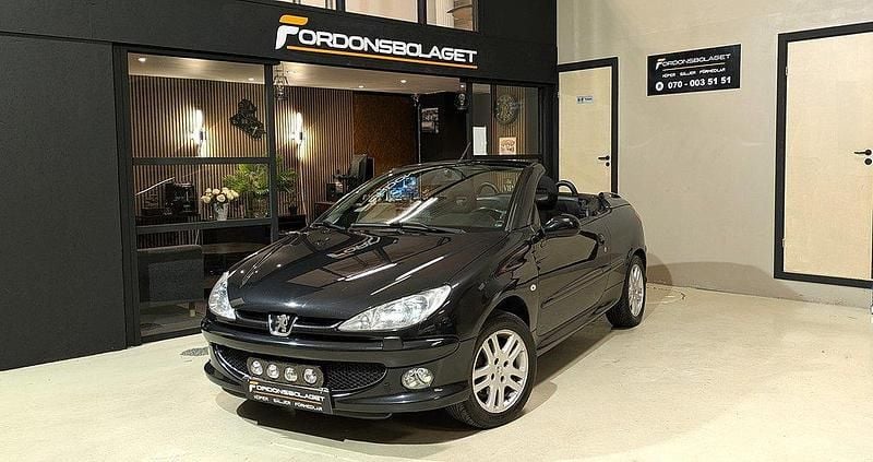 Svart Begagnad 2005 Peugeot 206 CC Cab | 19 900 kr (Superpris) - Bild 1/4