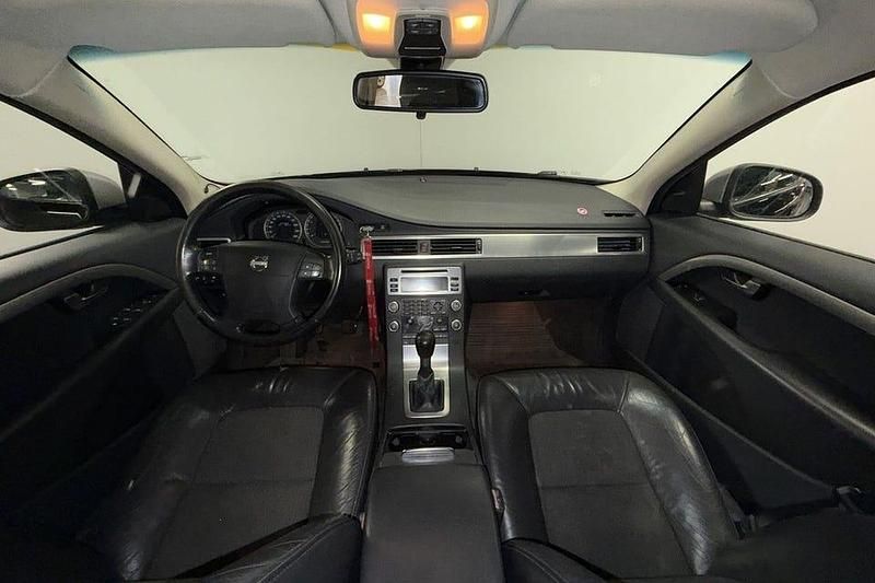 Begagnad Volvo V70 Momentum 146 HK (107 kW) 2008 Svart Kombi