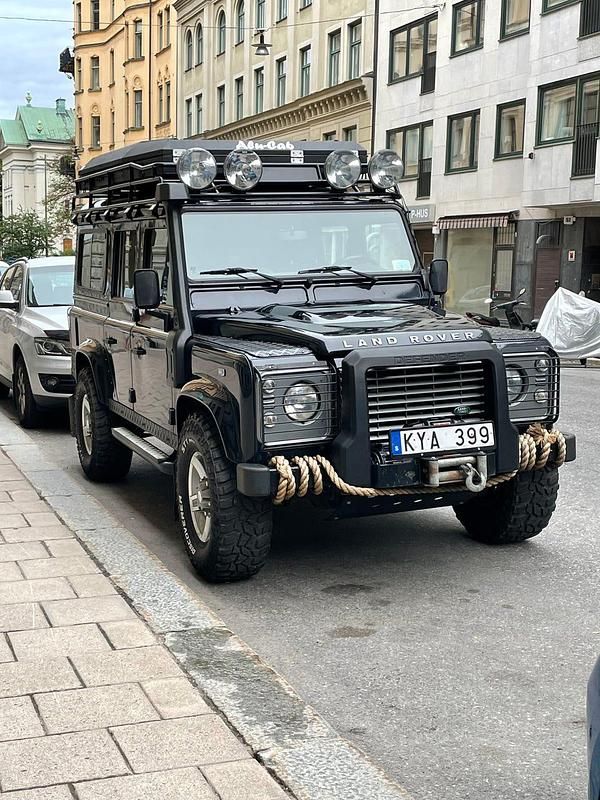 Begagnad Land Rover Defender 122 HK (89 kW) 2012 Santorini black Kombi