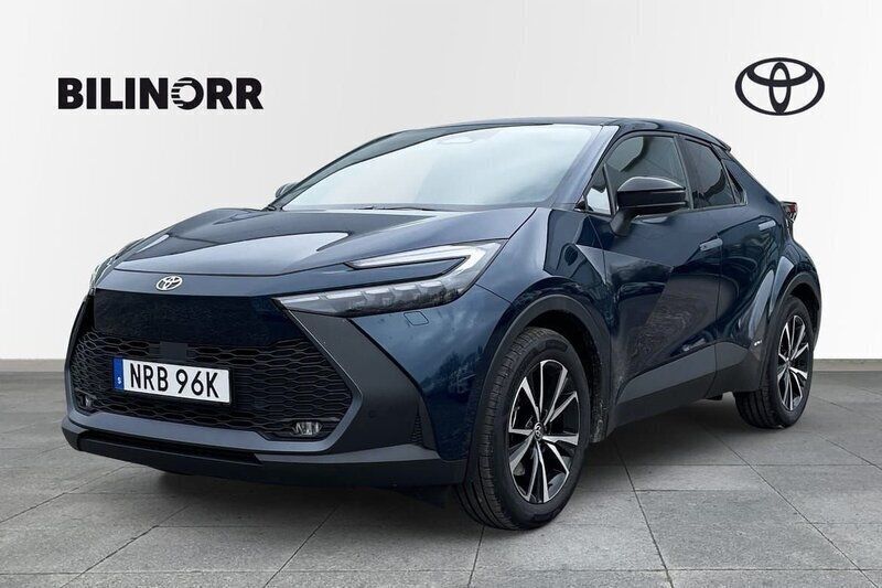 Blå Ny 2024 Toyota C-HR Style SUV | 399 900 kr (Marknadspris) - Bild 1/4