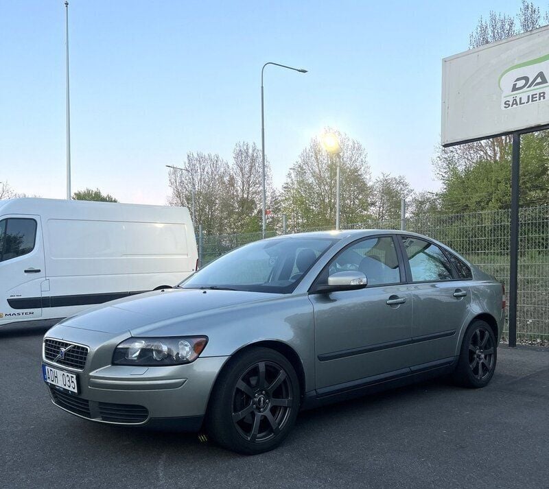 Ljusgrön Begagnad 2006 Volvo S40 Kinetic Sedan | 39 900 kr (Lite dyr) - Bild 1/4